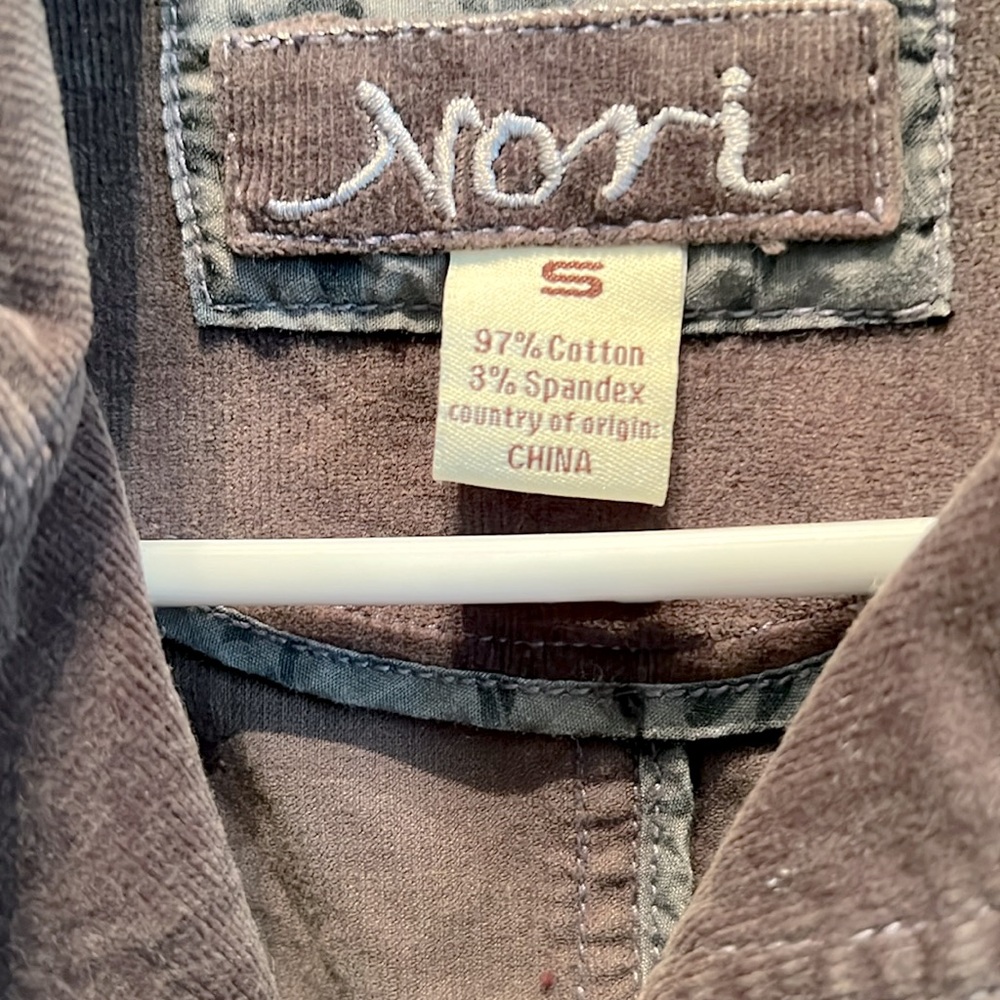 Nori Cropped Vintage Fine Cord Jacket. 97% Cotton and 3% Spandex - Picture 3 of 7
